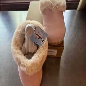 Cozy Pink Women's Slippers with Plush Lining
